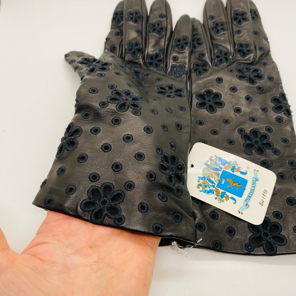 NWT Portolano Italian Leather Long Gloves Silk Lined Floral Detail Black Medium - Picture 8 of 10